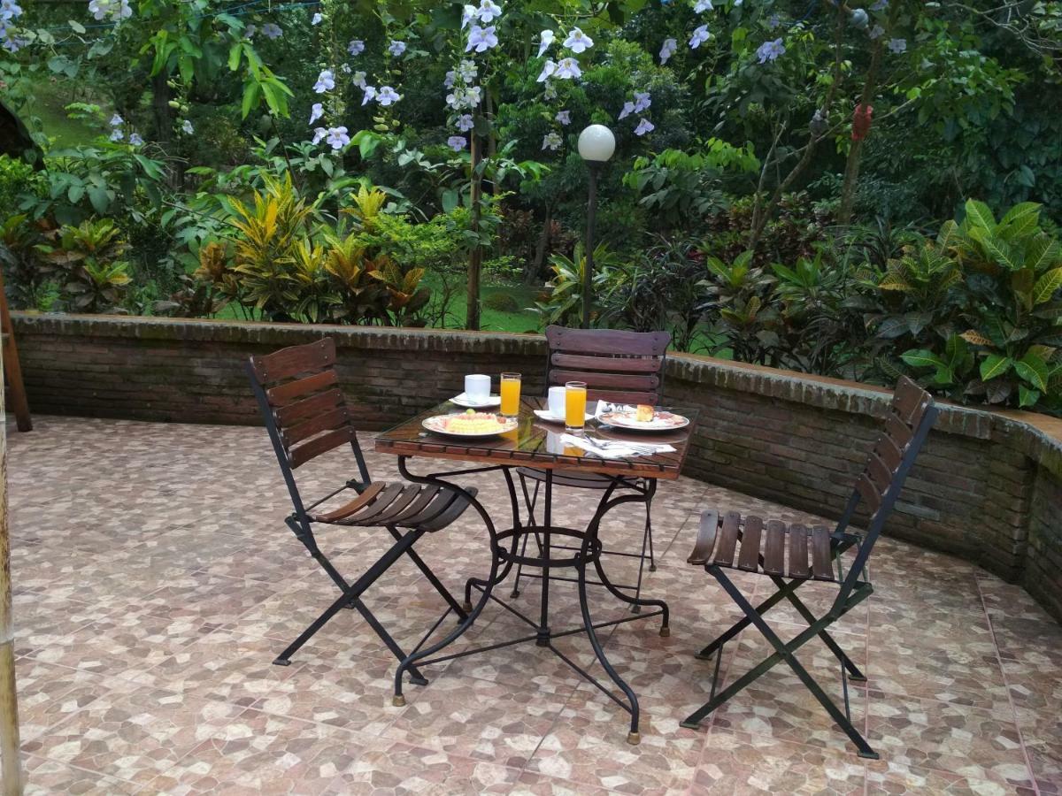The Country House Senggigi Exterior foto